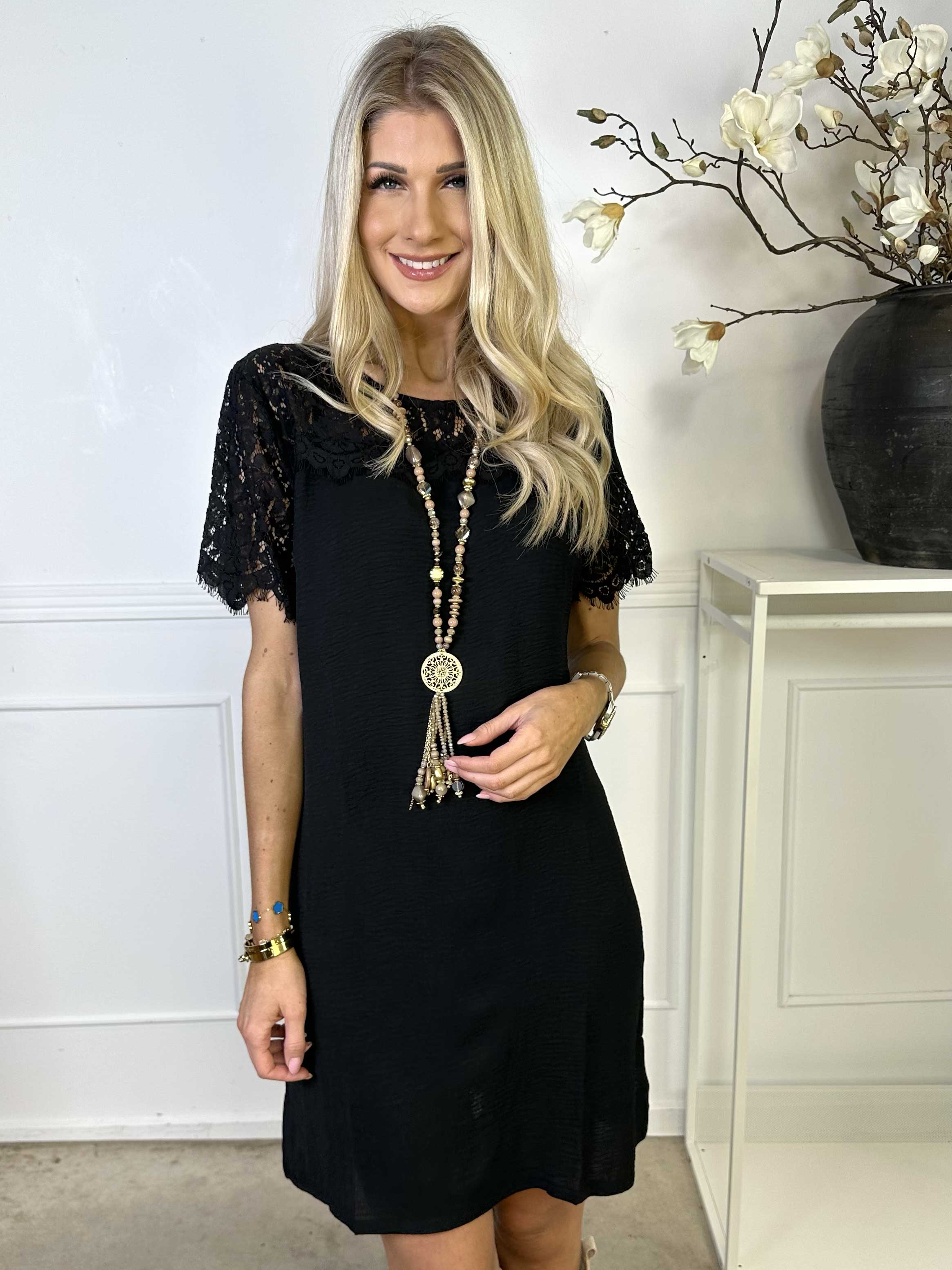 Tatjana - Sød tunikakjole med blonde foroven